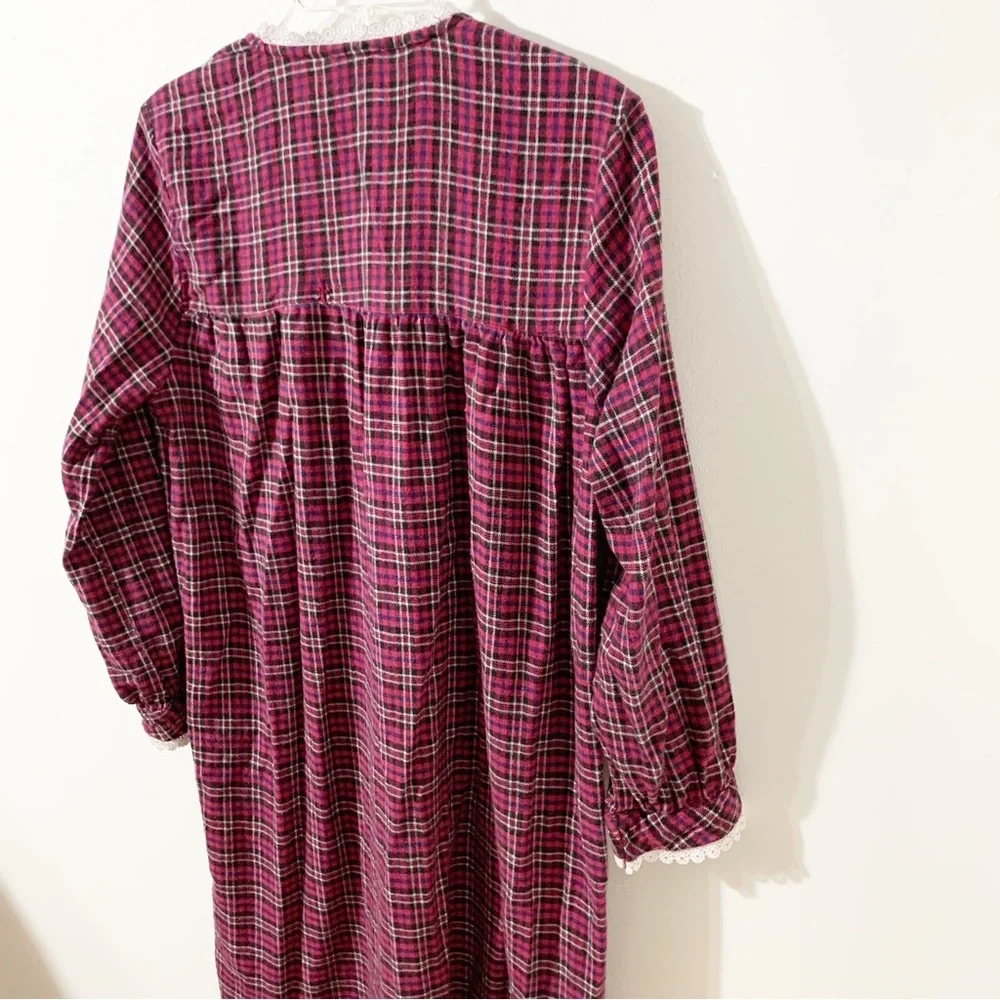 Vintage Castle Harbor Cotton Plaid Flannel Nightgown Ruffle Hem Lace Detail🔴⚫️